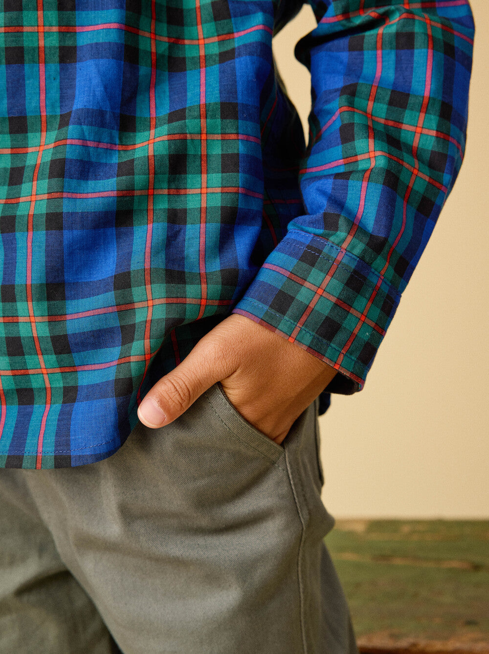 Tea Busan Holiday | Plaid Button Up Shirt