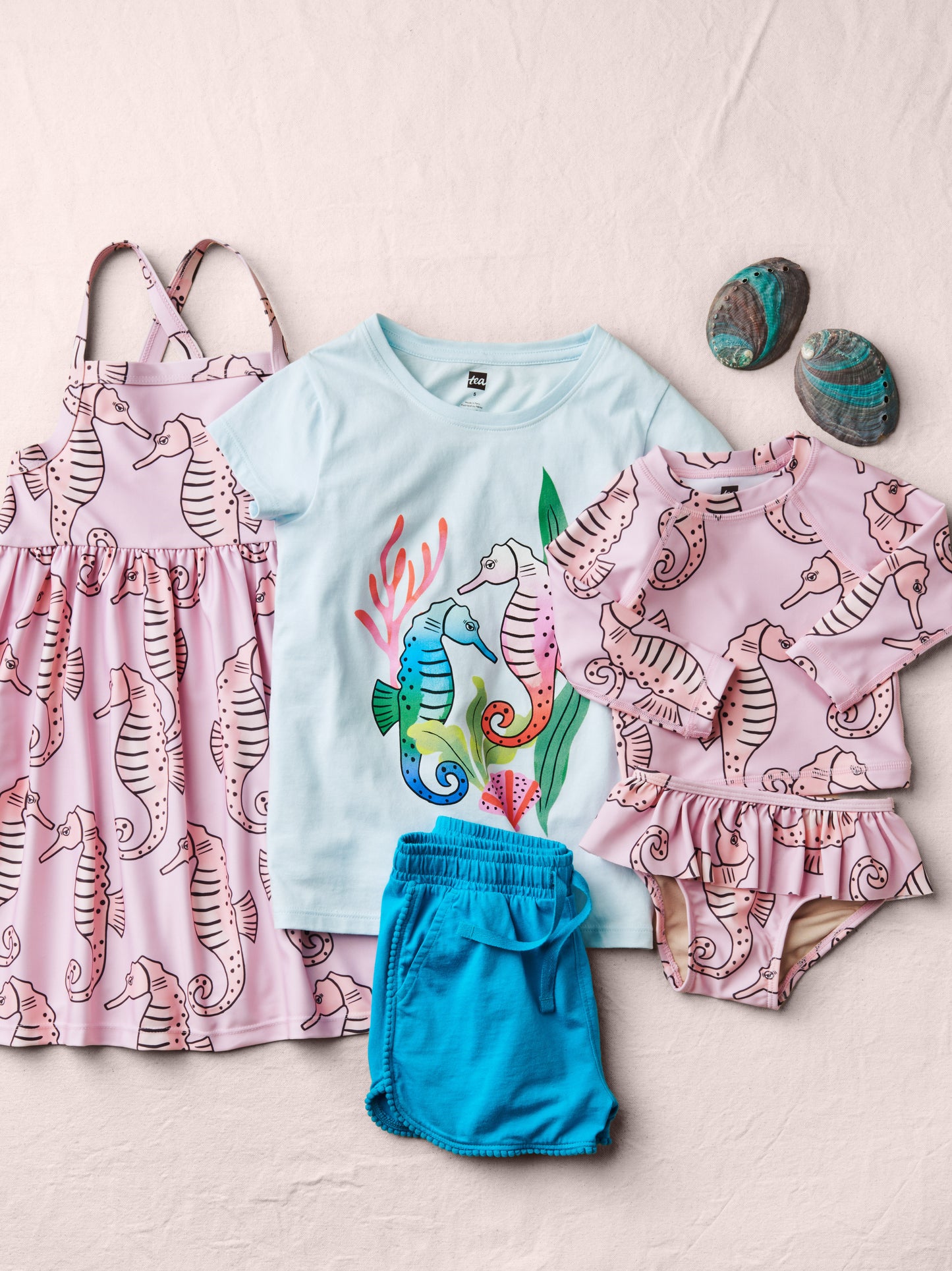 Tea Blue Glow | Seahorse Serenade Graphic Tee