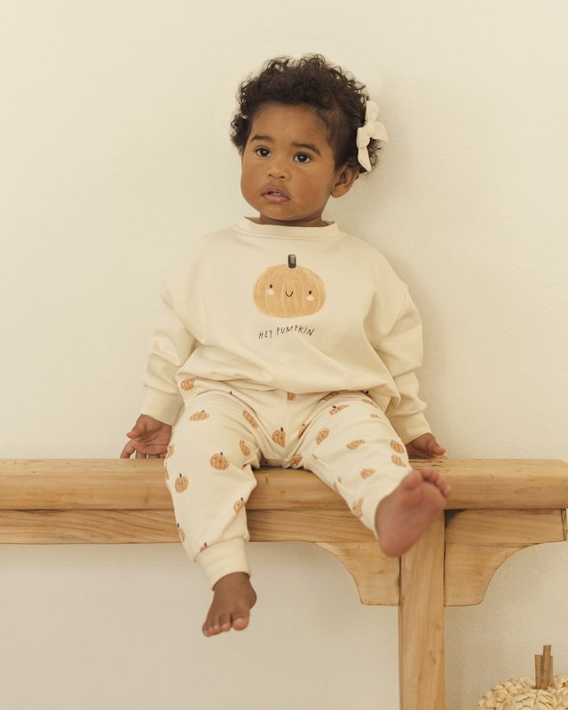 Quincy Mae Natural Smiley Pumpkins | Relaxed Fleece Sweatshirt + Sweatpant