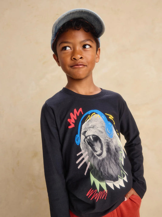 Tea Jet Black | Roaring Beats Lion Graphic Tee