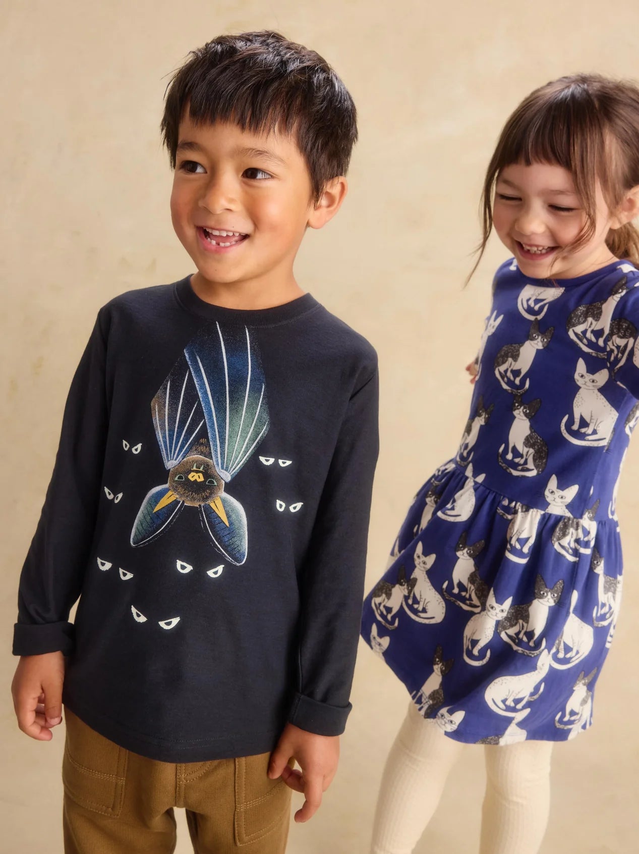 Tea Jet Black | Glowing Bats Double-Sided Tee