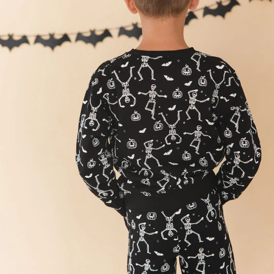 Sweet Wink Black | Glow in The Dark Silly Skelly Halloween Sweatshirt